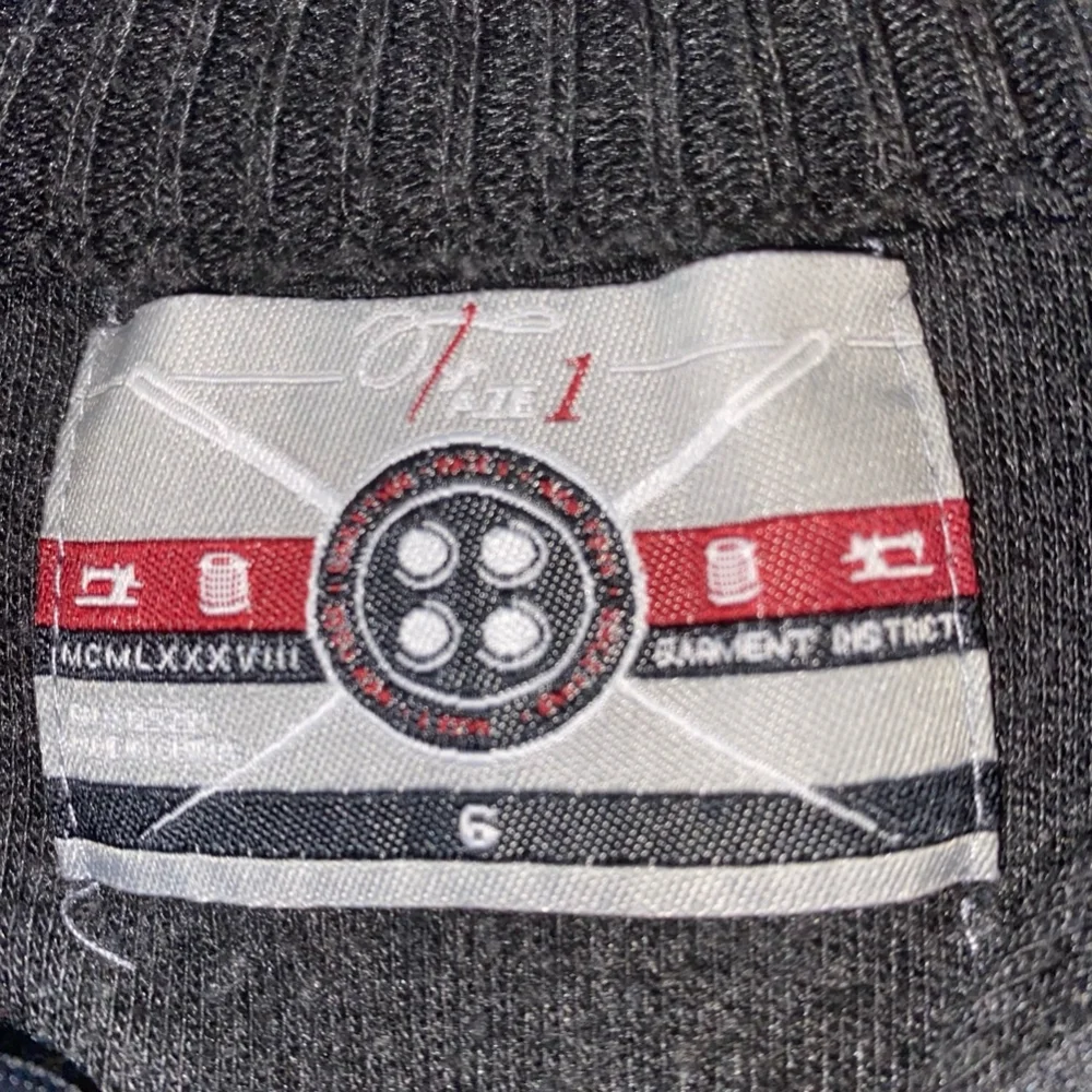 Faze1 Boys 1/4 zip Sweater Gray and Black Size 6